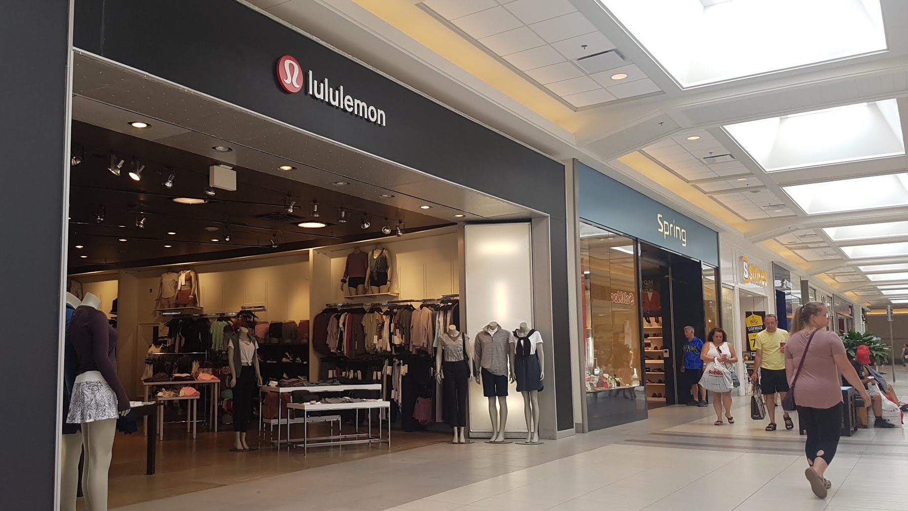 Why Stores Like Lululemon In Dieppe Choose 'Pop-Ups' Over