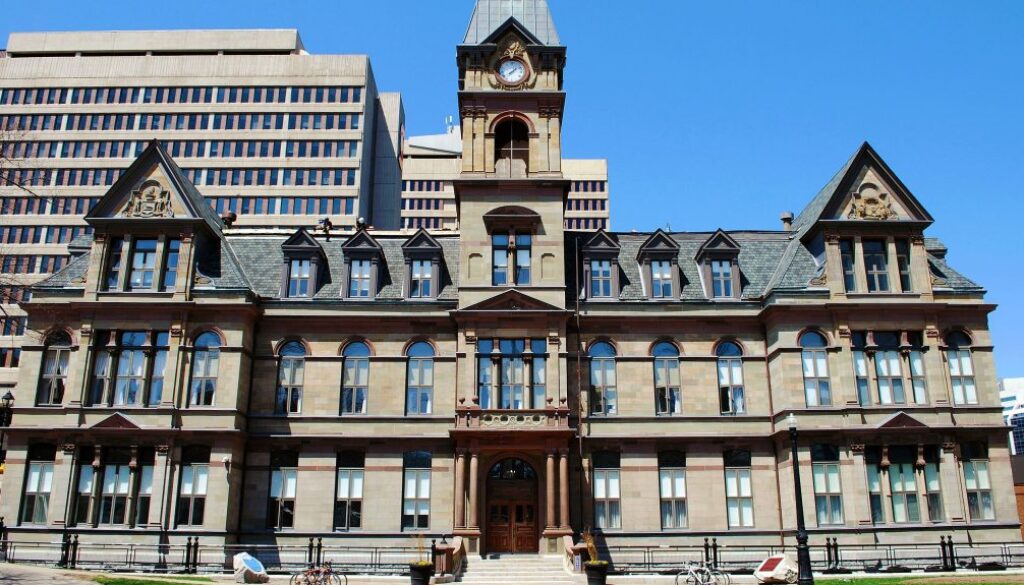 Halifax_City_Hall,_summer_2014