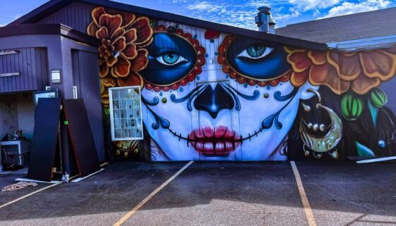 A mural located on the exterior of the new Mexis location in Quispamsis. (Image Facebook)