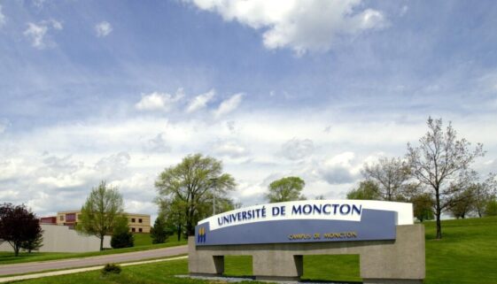 Université de Moncton sign facebook